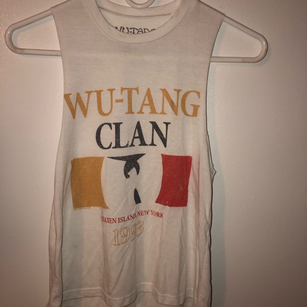 wu-tang crop from tillys